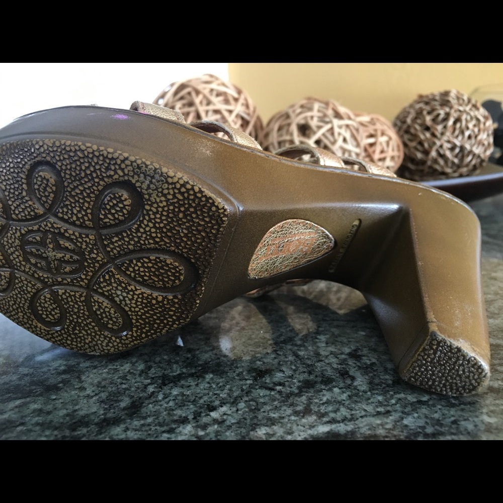 -new- Born • Metallic Sandals - Picture 4 of 6